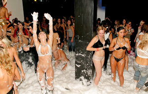 18 year old girl Arwen Gold loses her virginity after her car breaks down